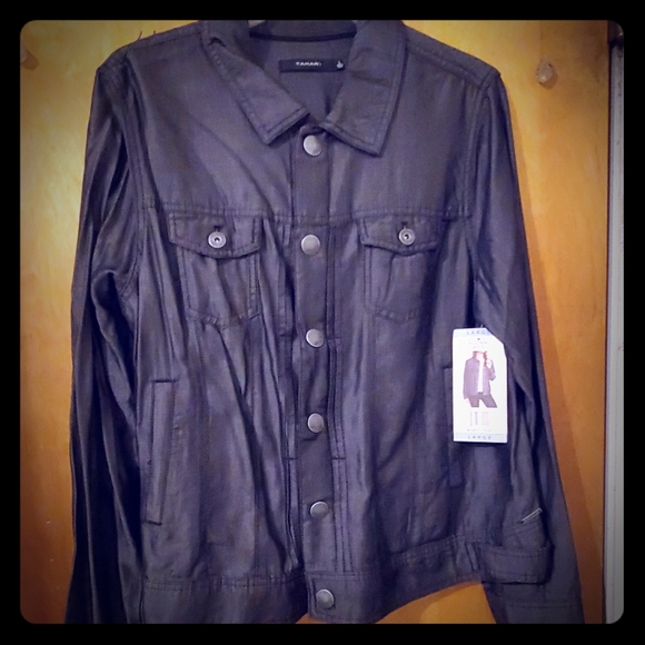 Women's button shirt. - Picture 1 of 2